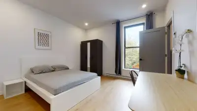 Grande chambre étudiante/jeune travailleur meublée disponible à louer à partir du mois de juin pour...