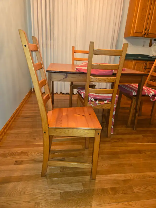 Wooden table and chairs for sale in Dining Tables & Sets in Hamilton - Image 9