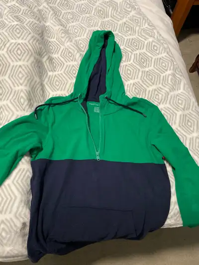 New American eagle hoodie. Nice colors. Fits either a L or XL youth. Or a XS adult. Unisex Soft cott...