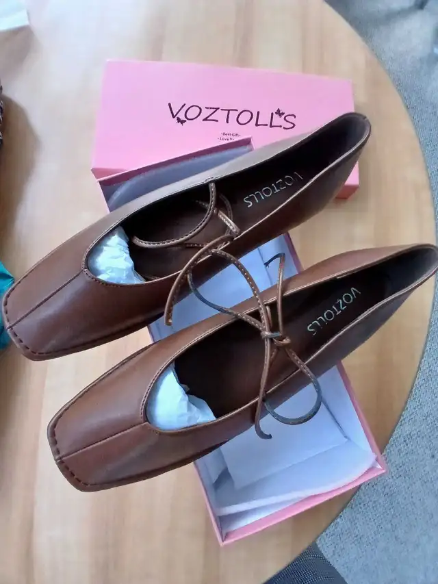 flat shoes in Women's - Shoes in Edmonton - Image 4