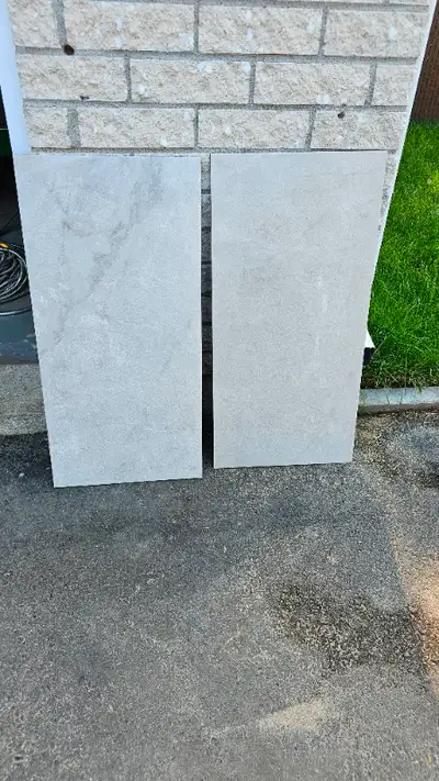Céramiques grises 29" x 14" (lot de 2), View more