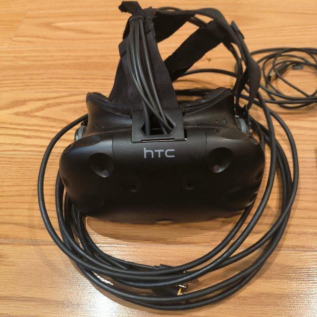 HTC Vive VR Headset in Other in Oakville / Halton Region - Image 3