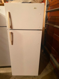 Apartment size fridge (ideal for beer fridge/cabin/extra fridge