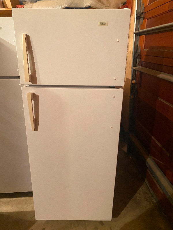 Apartment size fridge (ideal for beer fridge/cabin/extra fridge in Refrigerators in Saskatoon