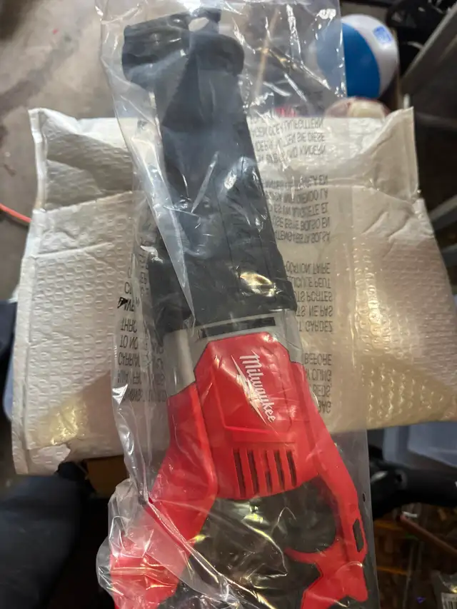 Milwaukee Tool M18 18V Lithium-Ion Cordless SAWZALL 2621-20 in Power Tools in Markham / York Region - Image 2