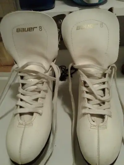 WOMEN'S SIZE 8 SKATES, View more