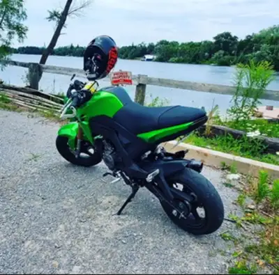 Selling my 2017 Kawasaki Z125 Pro, a fun, lightweight street bike that’s perfect for city rides or w...