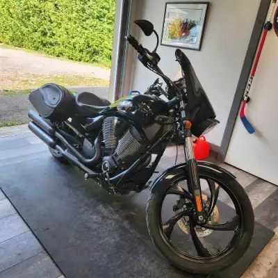 For sale is my used 2013 Victory 8 Ball Vegas 1800, a stylish cruiser with a powerful 1800cc engine...