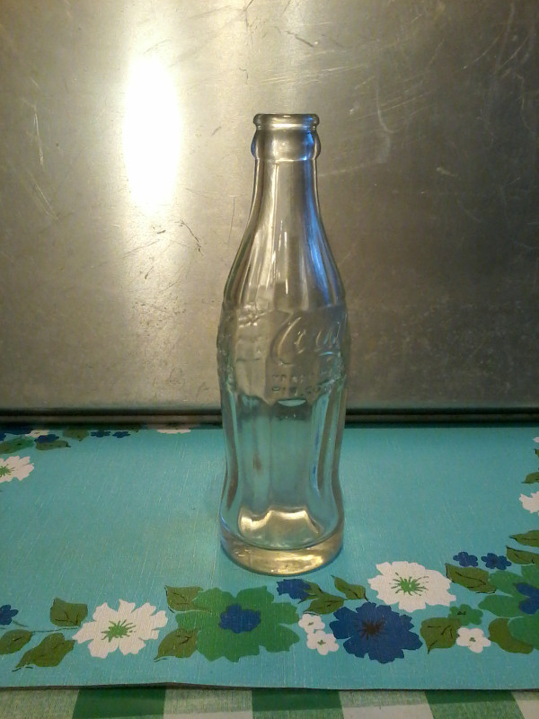 Vintage embossed 6 oz Coca Cola bottle excellent condition. in Arts & Collectibles in Cambridge - Image 3