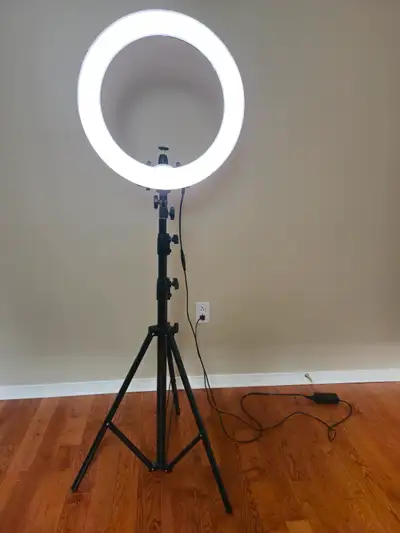 Main Features * Stepless Dimming * Soften Facial Features * Charming Eyes * 2 Color Filters: Comes w...