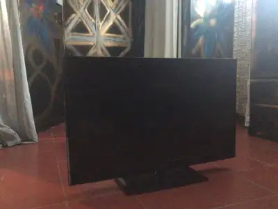 Télé 42 pouces LG, View more