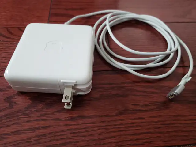 Apple 85W MagSafe 2 Power Adapter for MacBook Pro - Original in Laptop Accessories in City of Toronto - Image 2