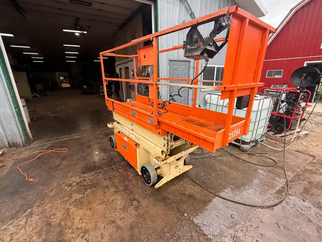 2017 JLG 1932 scissor lift 63848994781185120