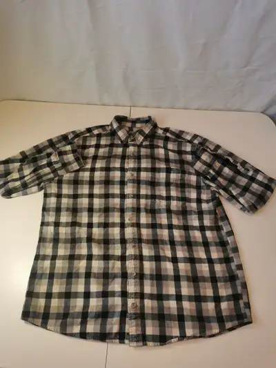 Good condition vintage flannel shirt. Small blemish on back please reference photos. Always availabl...