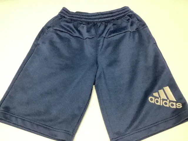 Short neuf adidas in Kids & Youth in Longueuil / South Shore - Image 2