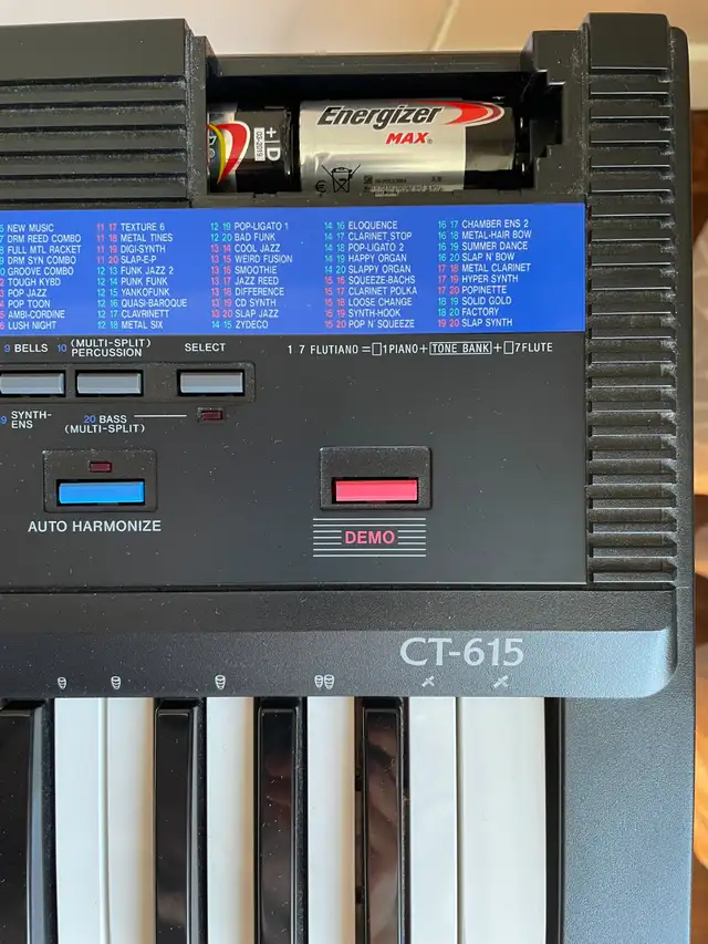 Electronic Casio Piano / Piano Numérique Casio in Pianos & Keyboards in City of Montréal - Image 5
