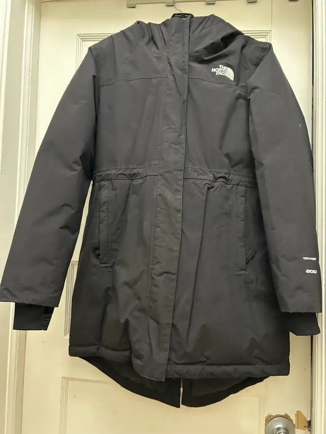 North Face Girls Arctic Parka XLarge (or Women’s Medium) in Kids & Youth in City of Toronto - Image 4