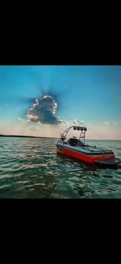 centurion lightning c4, mercury V8 motor 330 hp, wet sound speakers, rear bladders installed, perfec...