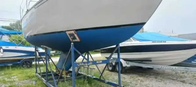 C&C 30 MK 1 sailboat includes a10ft dingy in Sailboats in St. Catharines - Image 9