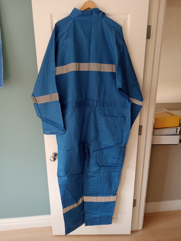 WORKWEAR - Coverall (Extra Large) in Men's in Calgary - Image 2