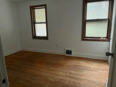 4 bedroom apartment for rent, 2 levels Large eat-in kitchen with room for a sitting area Large livin...