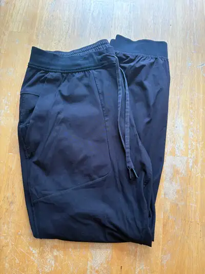 Men’s LuLu joggers XL, View more