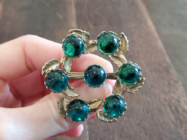 Gorgeous Vintage Aqua Teal Green Glass Bead Brooch in Jewellery & Watches in Edmonton - Image 4
