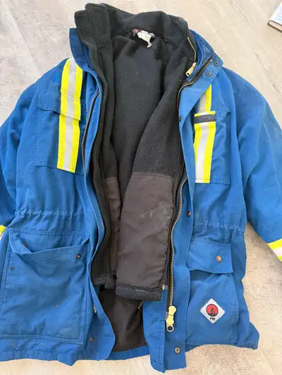 Men’s insulated FR jacket size Large, View more