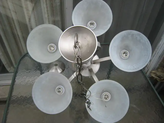 5-light chandelier in Indoor Lighting & Fans in City of Toronto - Image 5