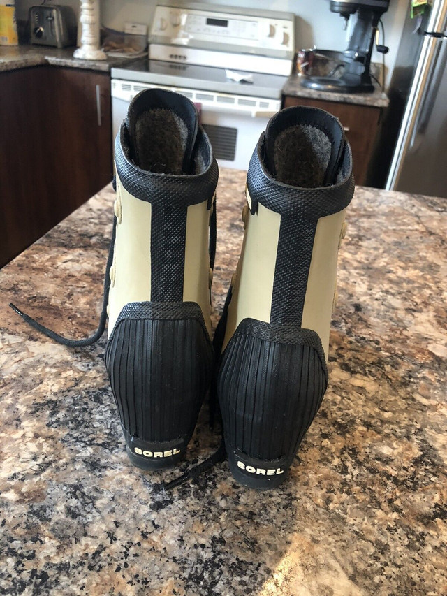 Like new sorel rain boots size 8 in Women's - Shoes in Gatineau - Image 4