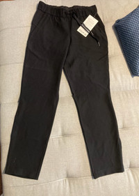 LULULEMON ON THE FLY 7/8 PANT WOVEN SIZE 4 BRAND NEW - OBO .