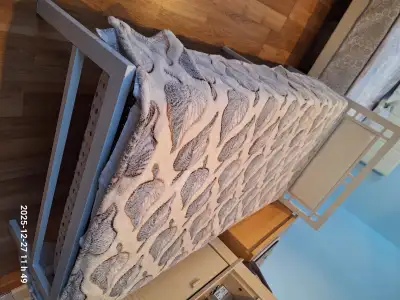 Lit simple (standard) avec matelas orthopédique, View more