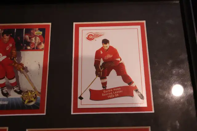 GORDIE HOWE COMMEMORATIVE HOCKEY CARD PLAQUE DETROIT RED WINGS in Arts & Collectibles in Mississauga / Peel Region - Image 4
