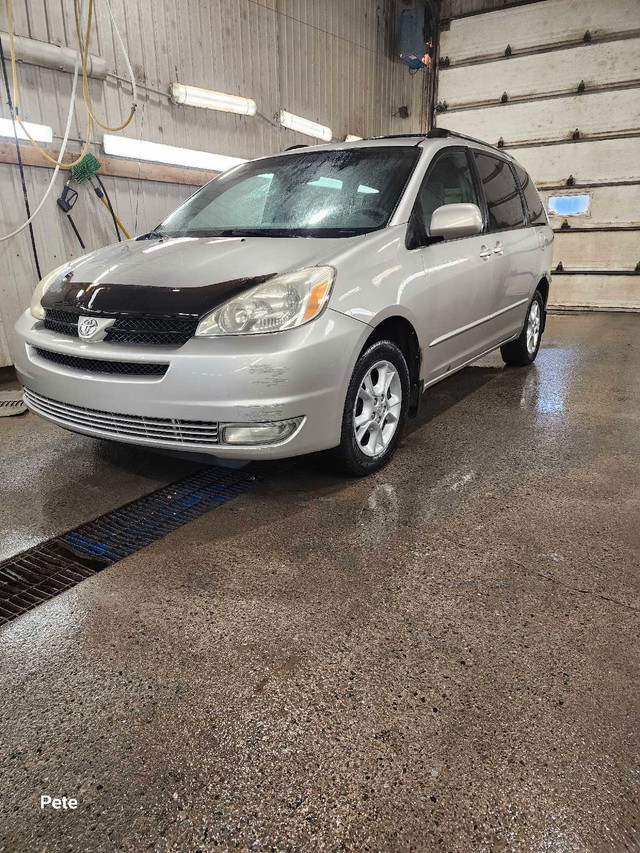 Toyota Sienna  dans Autos et camions  à Thetford Mines