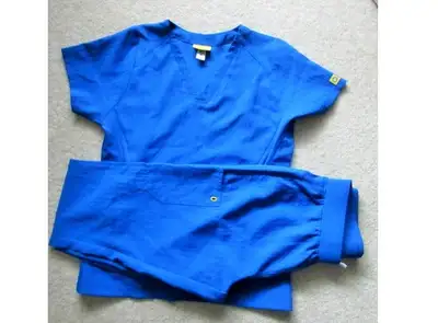 Wonder Winks Scrub Set… top and bottom…in excellent clean condition. Size Medium… color Royal Blue…...