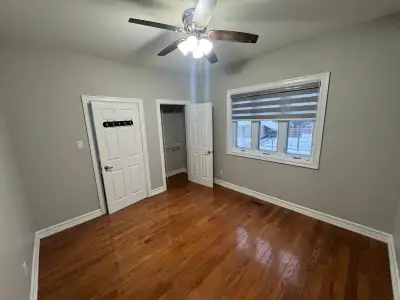 Private Room available right away for Rent with 1 Parking in Lovely Posh Location near ALBION MALL (...