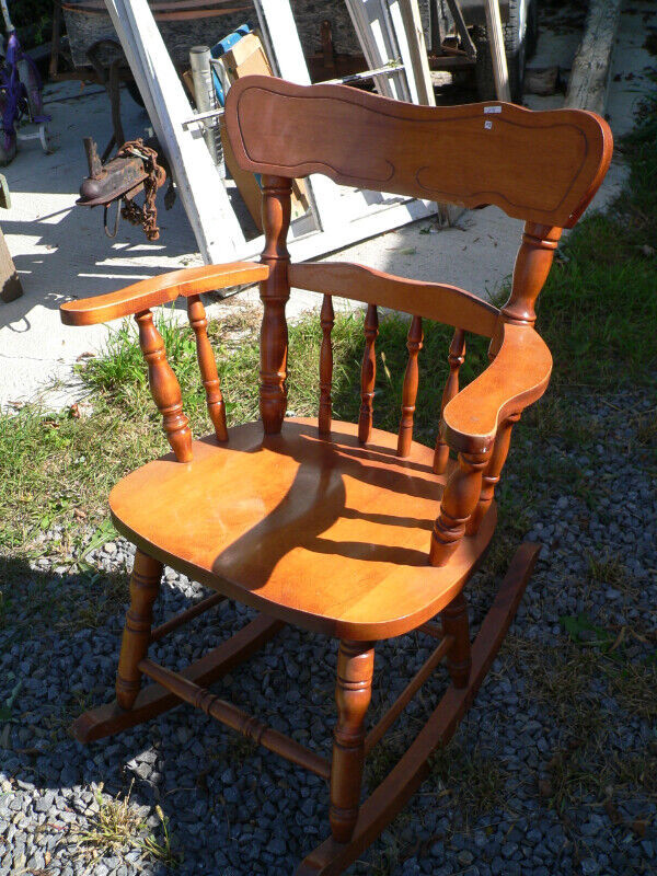plusieurs meubles antiques a vendre a différent prix dans Commodes et armoires  à Lanaudière