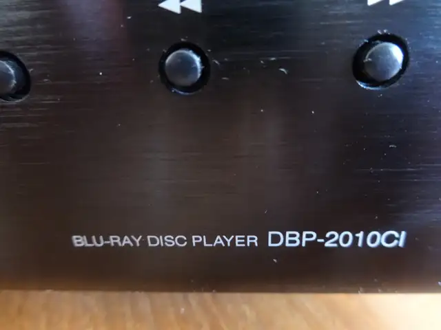 Denon DBP-2010CI Blu-ray,DVDs,CDs,JPEG CDs,MP3s and DivX player in Stereo Systems & Home Theatre in Markham / York Region - Image 5