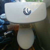 Like new toilet