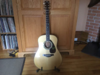 Yamaha LL16 guitar