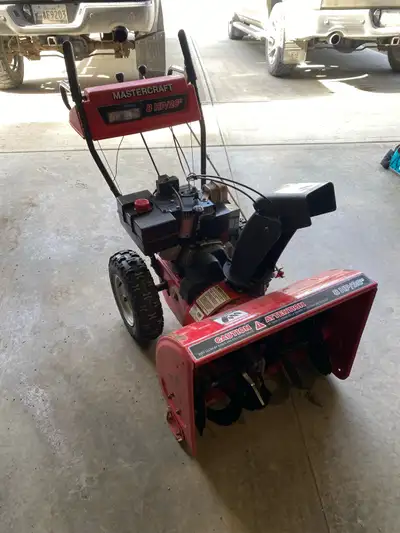 Master craft 26 inch 8 hp snow blower with electric start freshly cleaned carb comes with extra shee...