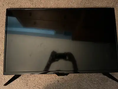 The tv Works and the remote Works with the TV. This isn’t a smart tv. Pick up only, cash only