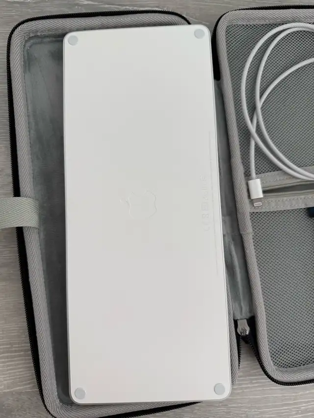Apple Magic Keyboard with case in Mice, Keyboards & Webcams in City of Toronto - Image 4