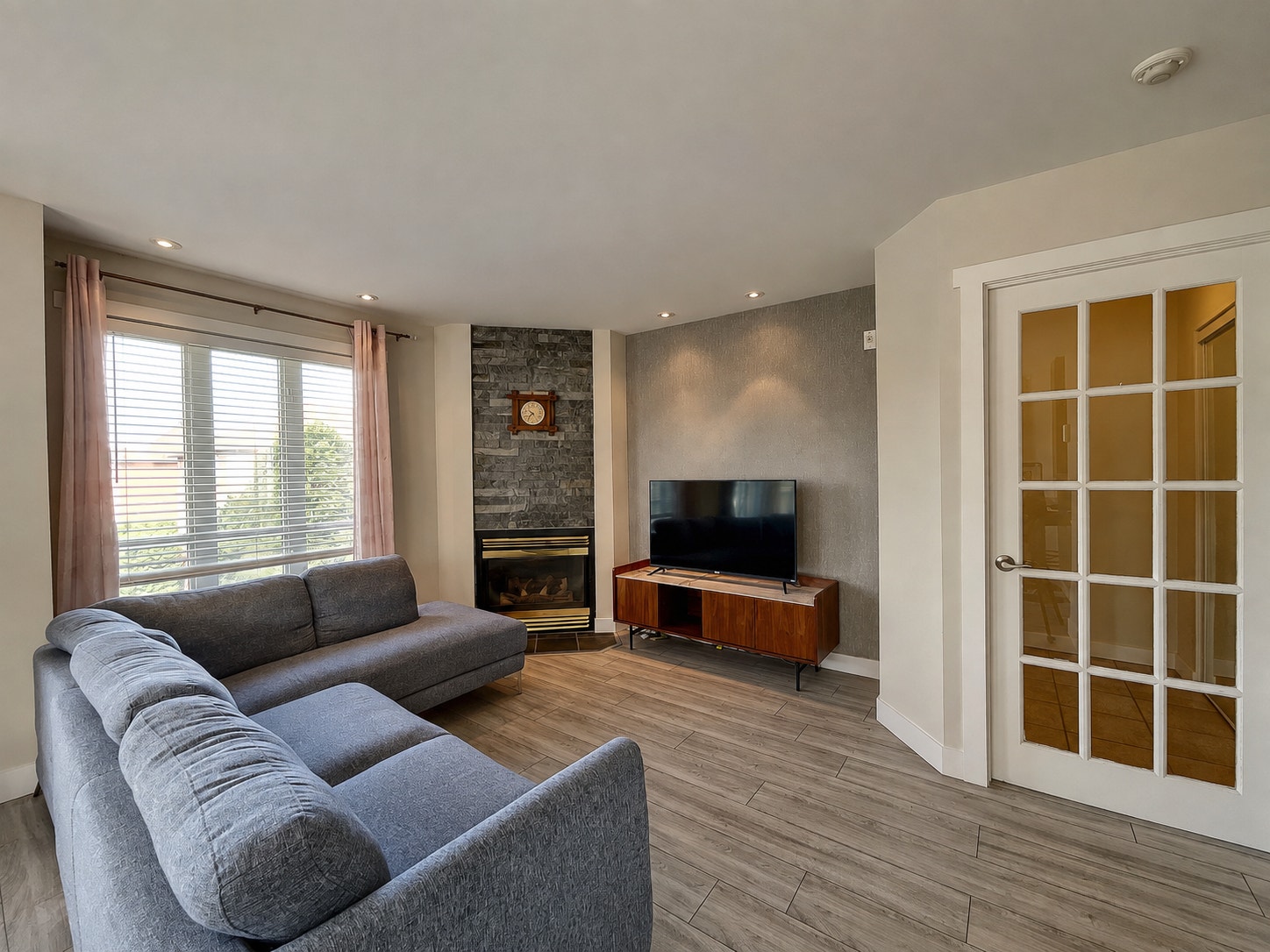Superbe condo lumineux de 3 chambres à Saint-Hubert — photo 2