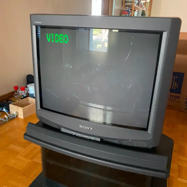 Sony Trinitron CRT Color TV, w/Stand and Remote in TVs in City of Toronto - Image 7