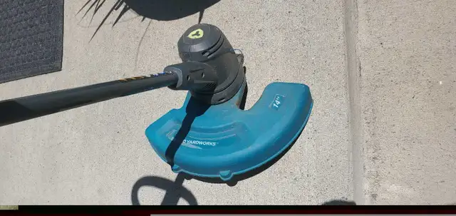 Yardworks and Ryobi Electric Weed Trimmer 14 in. in Lawnmowers & Leaf Blowers in City of Toronto - Image 8