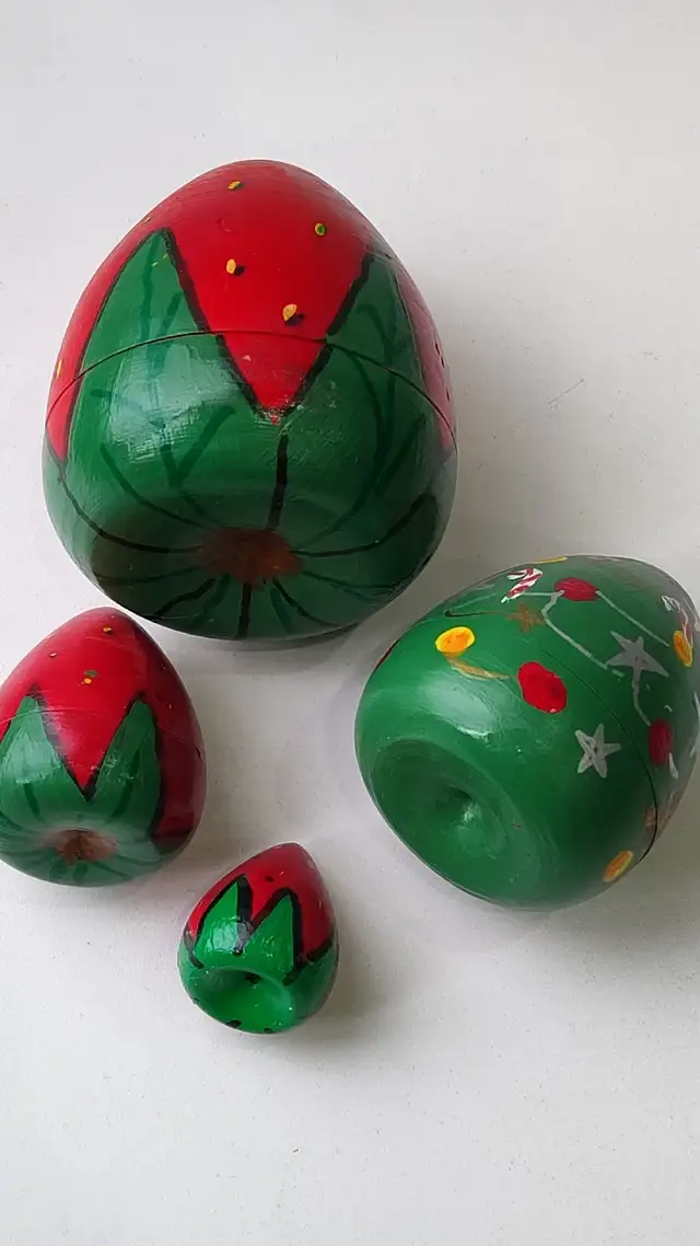 Vintage Set Of 4 Wooden Nesting eggs Hand Painted 3"