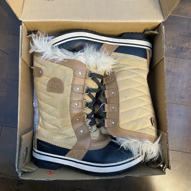 Sorel Youth Tofino II Boot - Size 5 in Kids & Youth in City of Toronto - Image 7