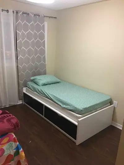 Room for rent for girls near Sheridan College Brampton