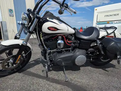 2014 FXDB-P The FXDB-P has wheels, factory forward controls and unique paint (pearl white, black and...
